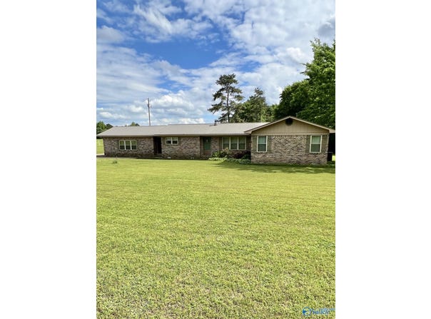 2152 County Road 49, Section, AL 35771