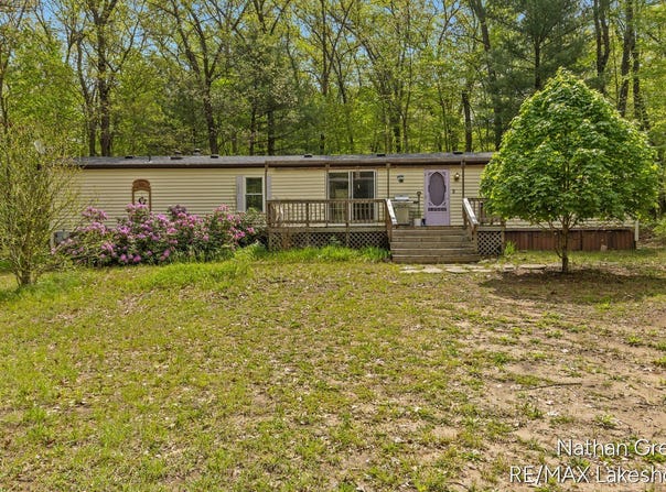 957 Maple Street, Pullman, MI 49450