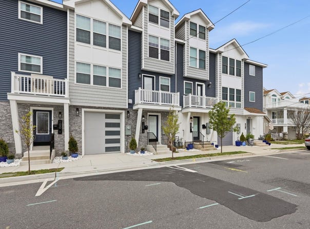 100 N Monroe Ave, Margate, NJ 08402