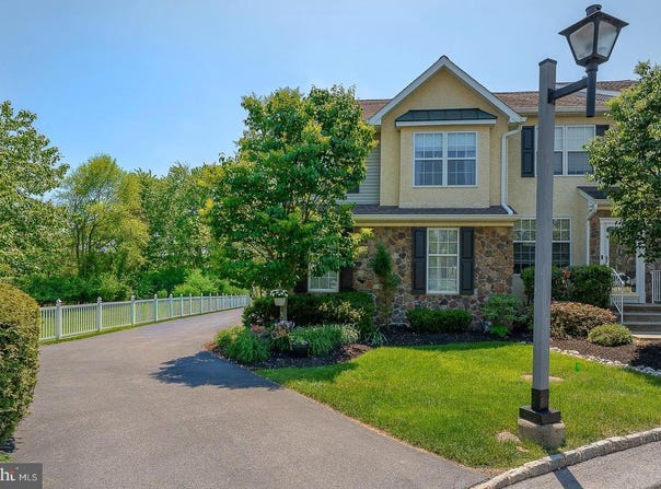 3301 MAPLEVALE CIR, NEWTOWN SQUARE, PA 19073