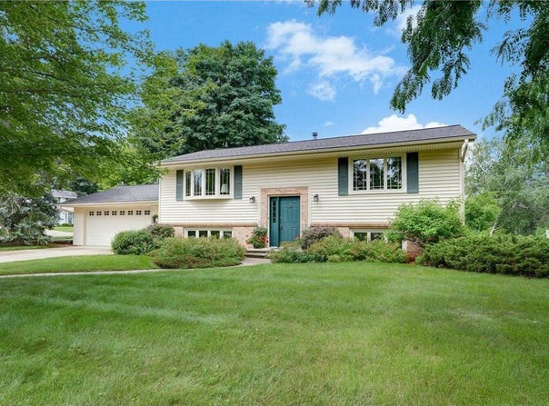 143 Woodcrest Terrace, Le Sueur, MN 56058