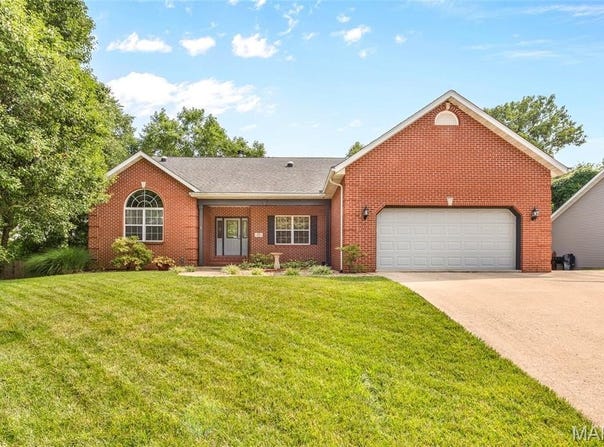 405 Fairwood Hills Road, O'Fallon, IL 62269