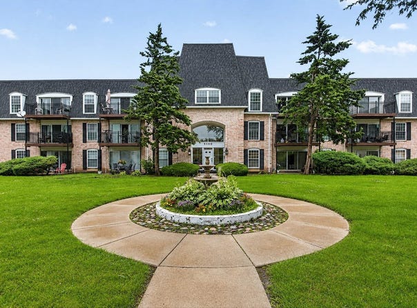 5200 CARRIAGEWAY Drive, Rolling Meadows, IL 60008