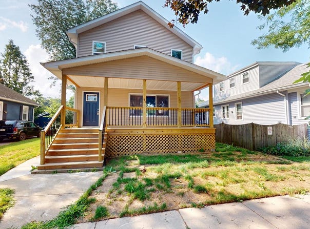 1421 Henry Avenue, Des Plaines, IL 60016