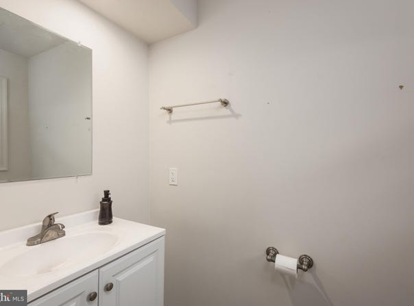 8202 GREENSPIRE TERRACE, HYATTSVILLE, MD 20783
