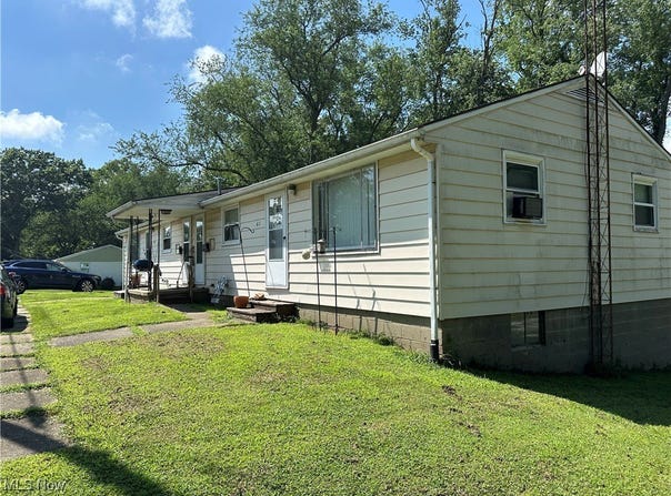607 Harrison Street, Louisville, OH 44641