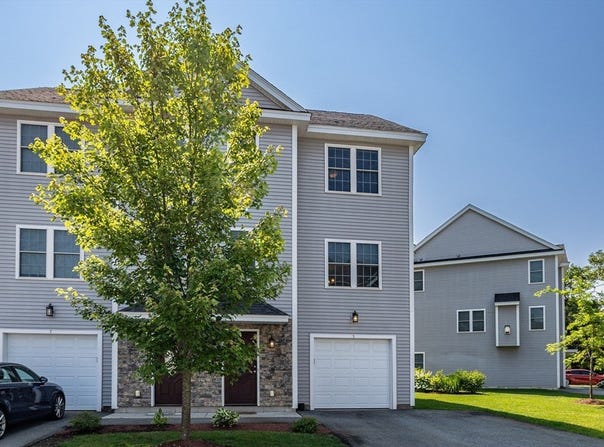 5 Collins Cir, Chelmsford, MA 01824