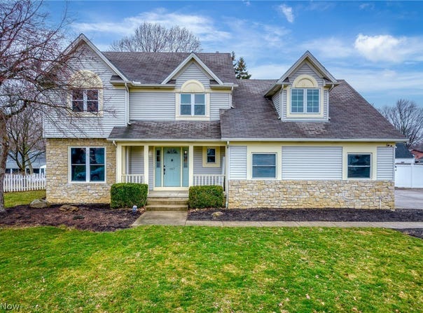 107 Keswick Court, Amherst, OH 44001