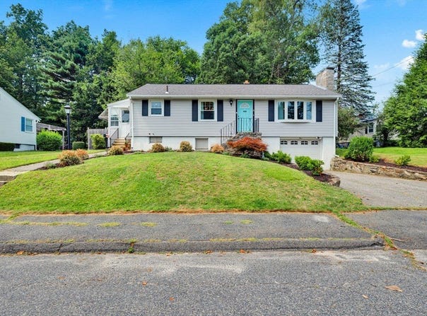 4 Saratoga Dr, Worcester, MA 01606