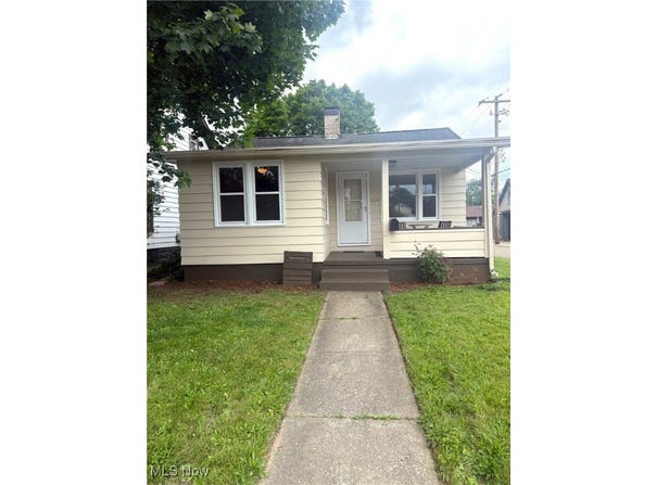 1218 Kaderly Street NW, New Philadelphia, OH 44663