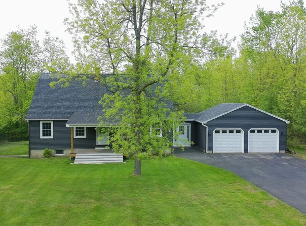 38 Tarybelu Lane, China, ME 04358
