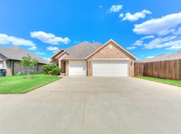 3424 Lakeside Drive, Moore, OK 73160
