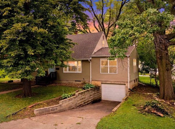 2006 Ashland Avenue, Cedar Falls, IA 50613