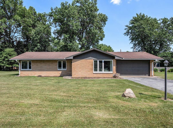 3804 Sunset Drive, Valparaiso, IN 46383