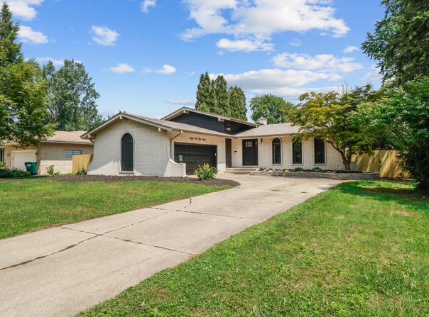 8147 Oakwood Avenue, Munster, IN 46321