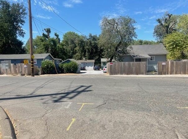 2590 Henderson Road, Redding, CA 96002
