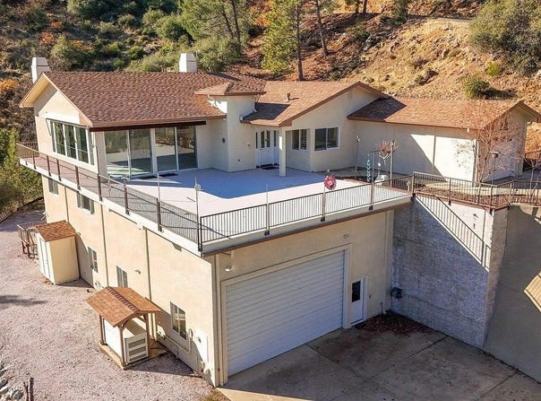 17833 Skyline Drive, Lakehead, CA 96051