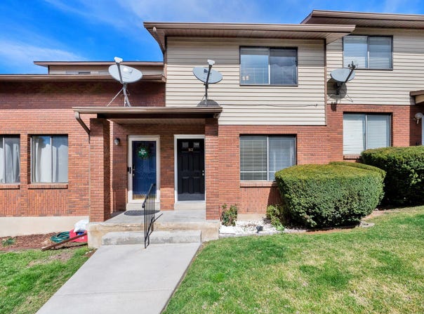 1113 COUNTRY HILLS Dr, Ogden, UT 84403