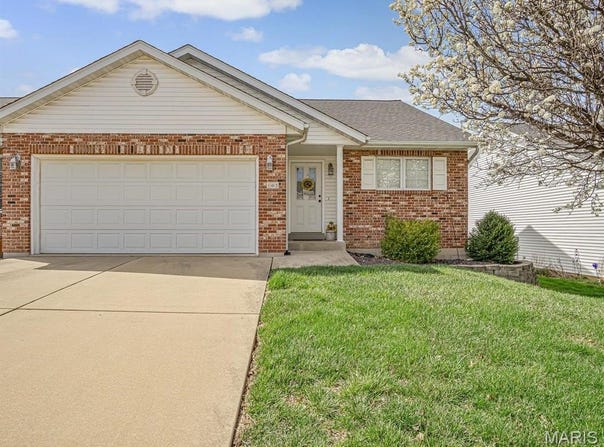 105 Megan Court, Valmeyer, IL 62295