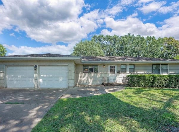 1933 N 83rd Terrace, Kansas City, KS 66112