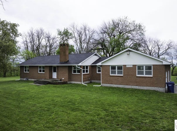 15600 32nd St, Green Ridge, MO 65332
