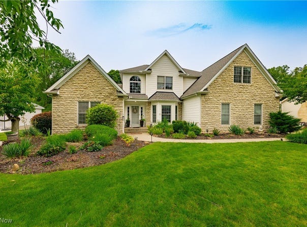 8054 Sandstone Drive, Sagamore Hills, OH 44067