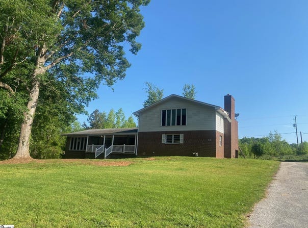2886 Harris Bridge Road, Woodruff, SC 29388