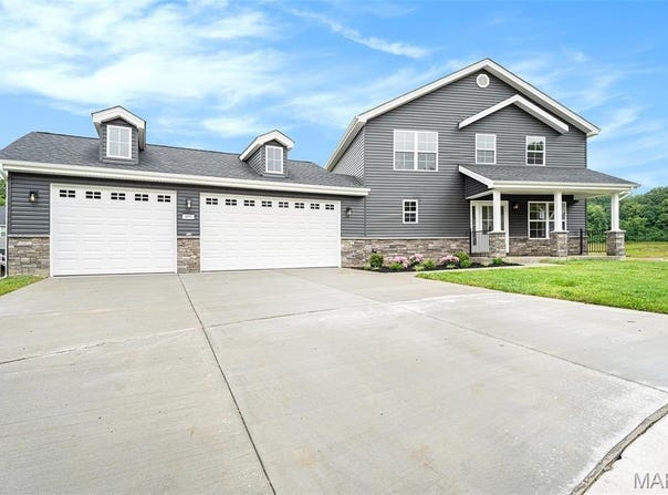 685 Fox Creek Drive, Fenton, MO 63026