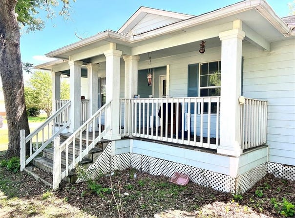 2105 W Gillis Ave, Cameron, TX 76520