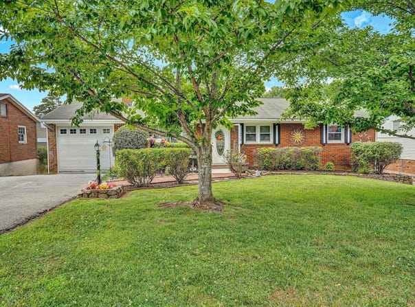 1625 Eanes RD, Roanoke, VA 24014