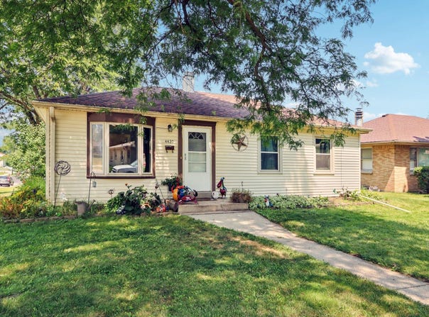 4420 W Van Beck Ave, Greenfield, WI 53220