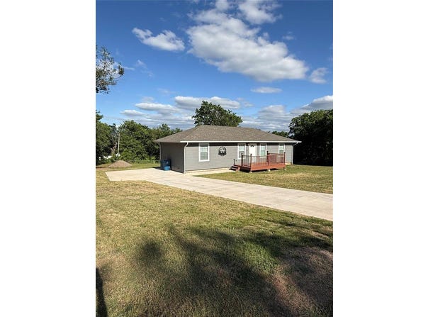 824 S Bennett Boulevard, Chandler, OK 74834