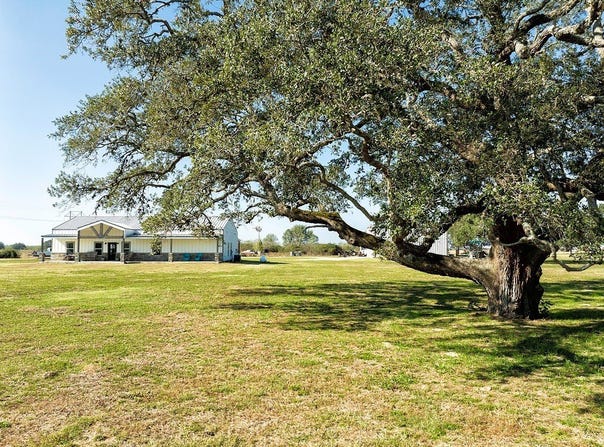 1100 Calhoun Rd, Eagle Lake, TX 77434