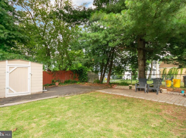 16 CLOVER AVENUE, TRENTON, NJ 08638