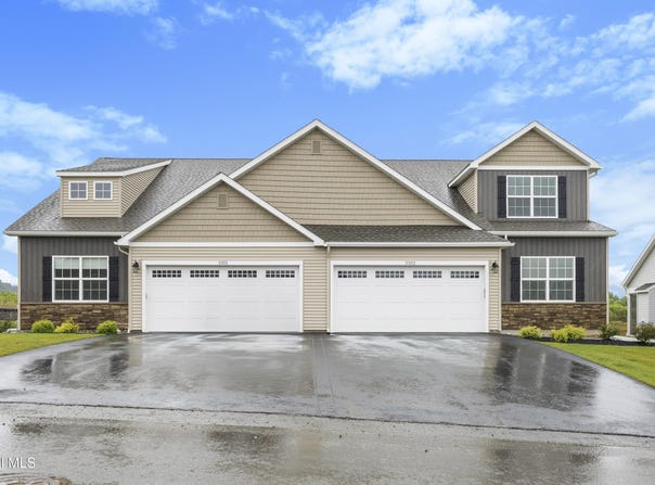 3302 Brianna Boulevard, North Greenbush, NY 12180