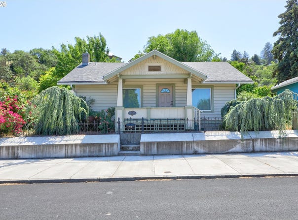 318 E 13TH St, TheDalles, OR 97058