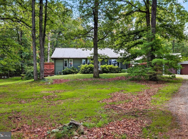 2066 READING TURNPIKE, ELYSBURG, PA 17824