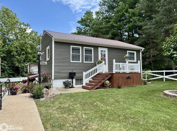 206 Emmett Street, Burlington, IA 52601
