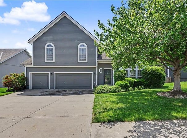 17013 E 43rd Street S, Independence, MO 64055