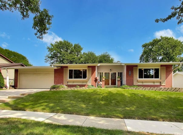 6001 Ross Drive, Woodridge, IL 60517