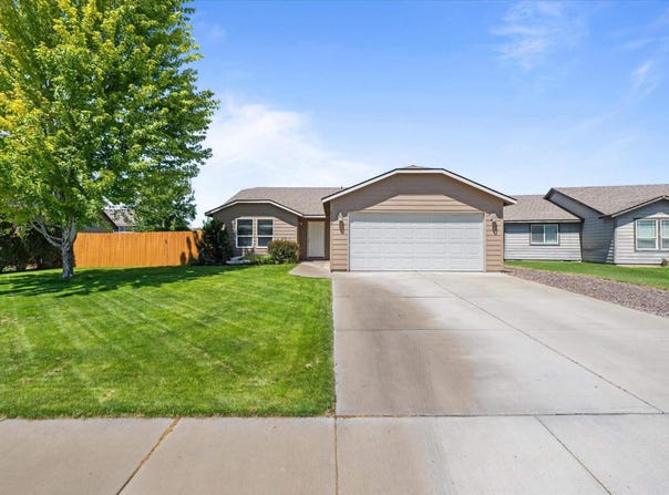 5325 Johnson Dr, Pasco, WA 99301-9759