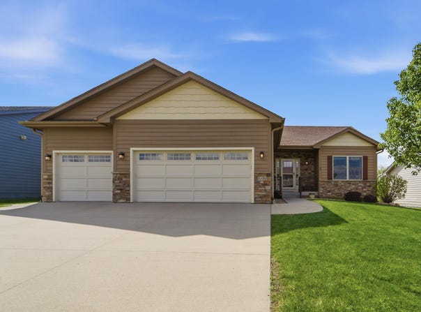 1402 S 7th Street, Adel, IA 50003