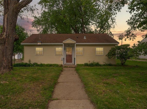 813 Carlton Avenue, Faribault, MN 55021