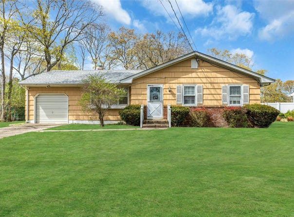 12 Harvard Drive, Hampton Bays, NY 11946
