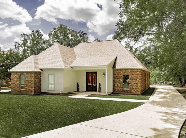 340 Sullivan St, Denham Springs, LA 70726