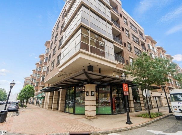 20 Ave At Port Imperial, West New York Town, NJ 07093-8417