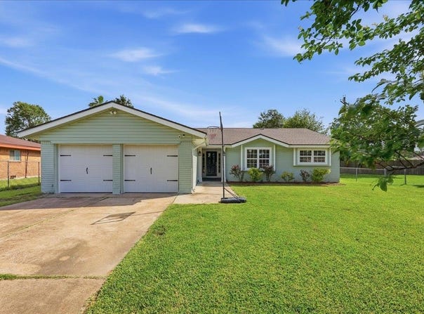 1020 Arthur, Bridge City, TX 77611