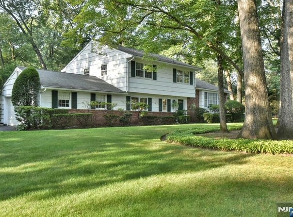 608 W Covington Place, Franklin Lakes, NJ 07417