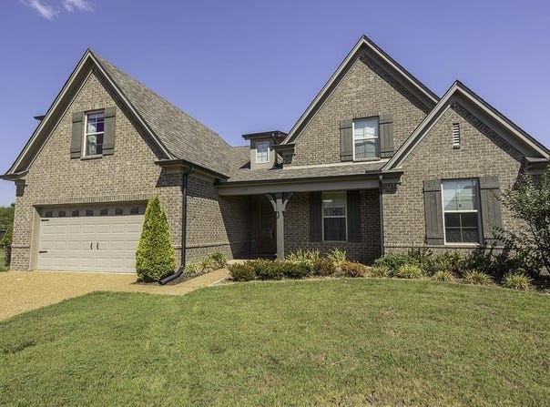 135 CHESNUT RIDGE Dr, Oakland, TN 38060