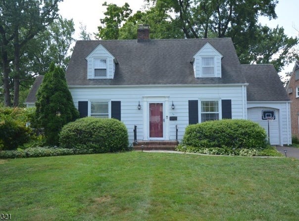 75 Westfield Rd, Fanwood Boro, NJ 07023-1413